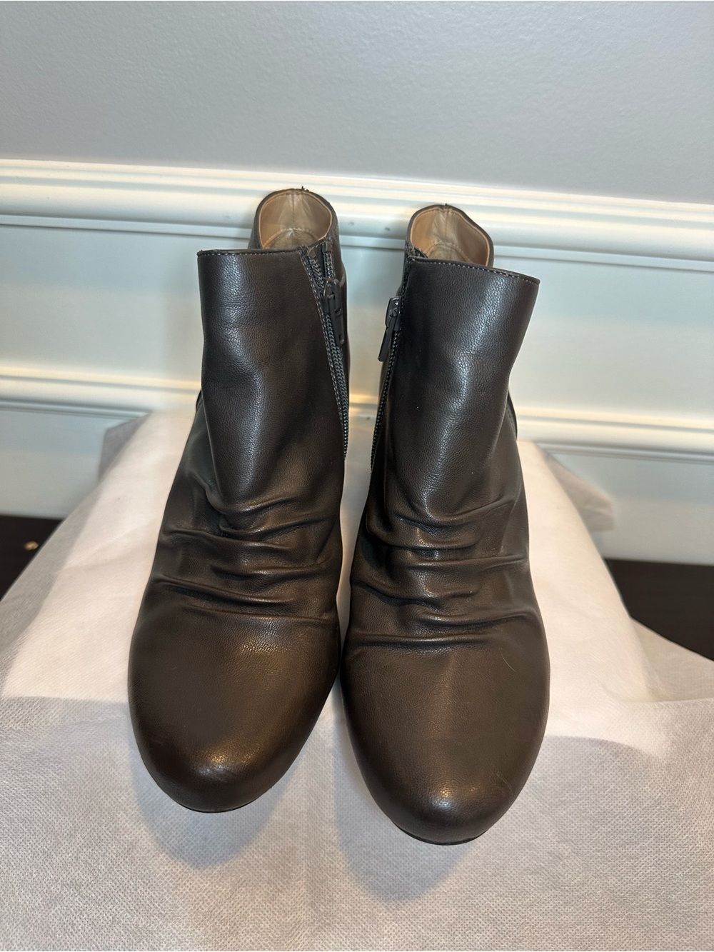 Women’s Gray Leather Ankle Boots - Classic Side-Zip size 8